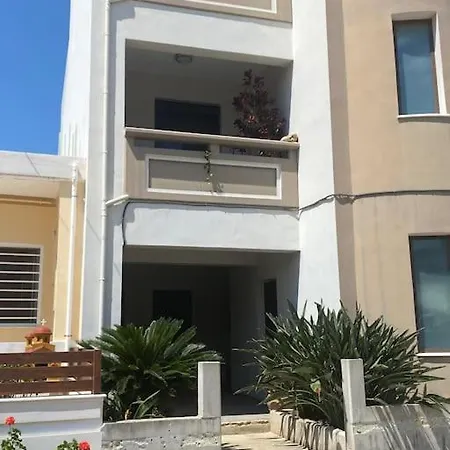 Nickolas Tiny Souda-chania * חאניה