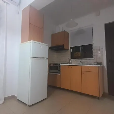 Nickolas Tiny Souda-chania *