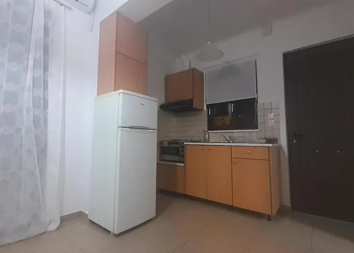 Nickolas Tiny Souda-chania *